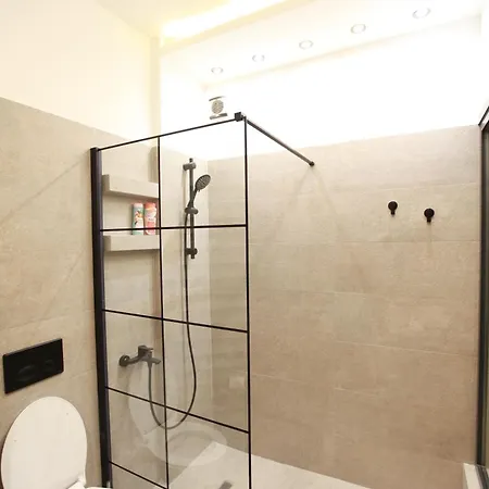 Yellow Black Magic Saloniki