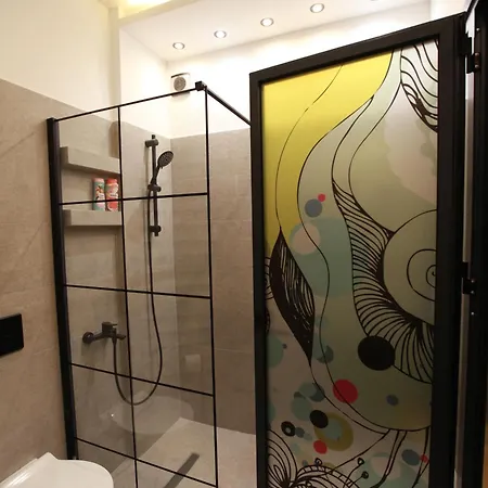 Apartman Yellow Black Magic