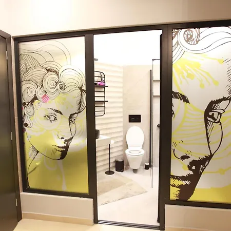 Apartman Yellow Black Magic *